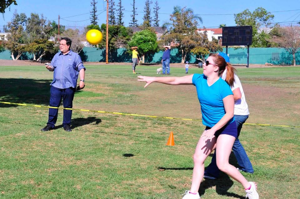 Player throwing a Kno'dgeball